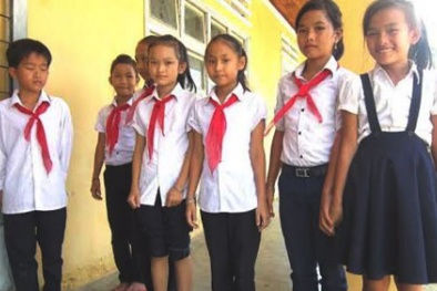 Bố và con gái cứu 7 học sinh khỏi chết đuối